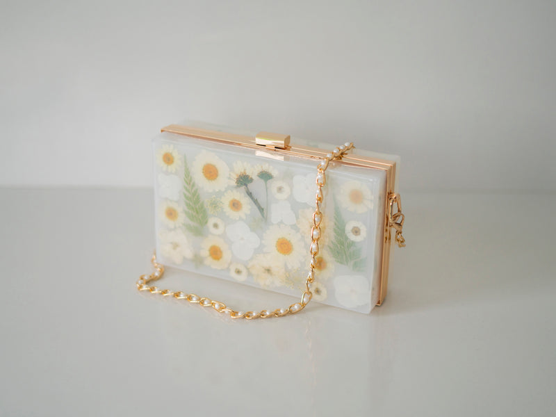 WHITE FLORAL CLUTCH