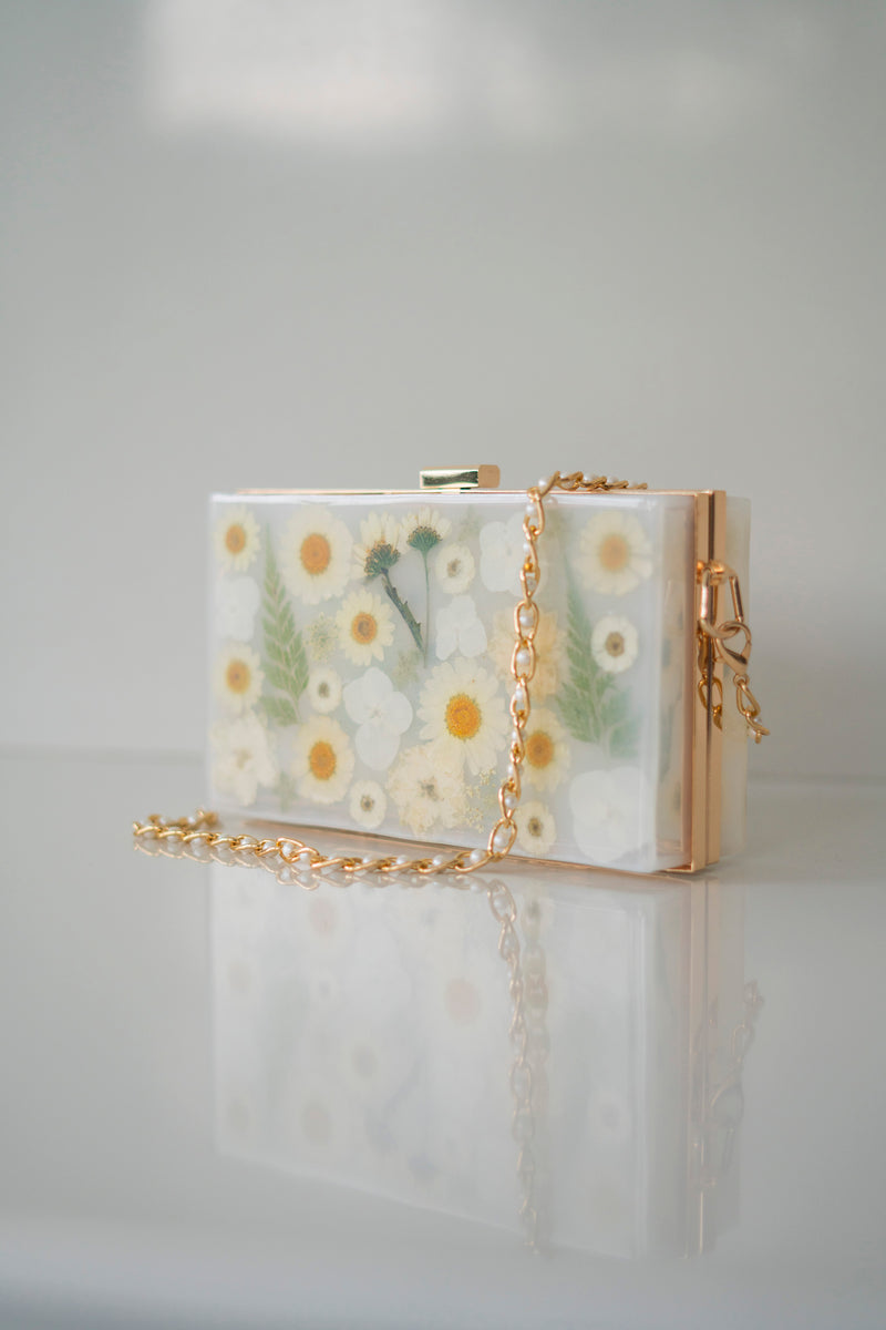 WHITE FLORAL CLUTCH