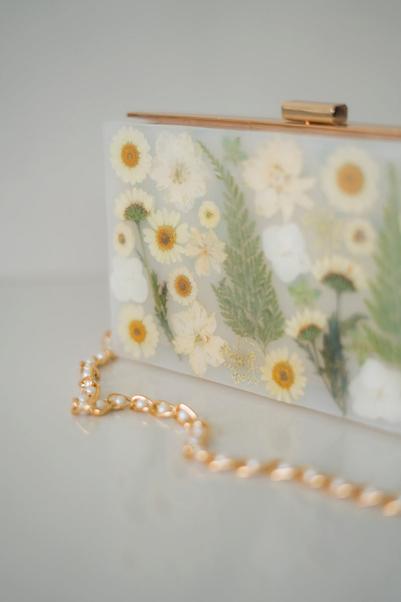 WHITE FLORAL CLUTCH