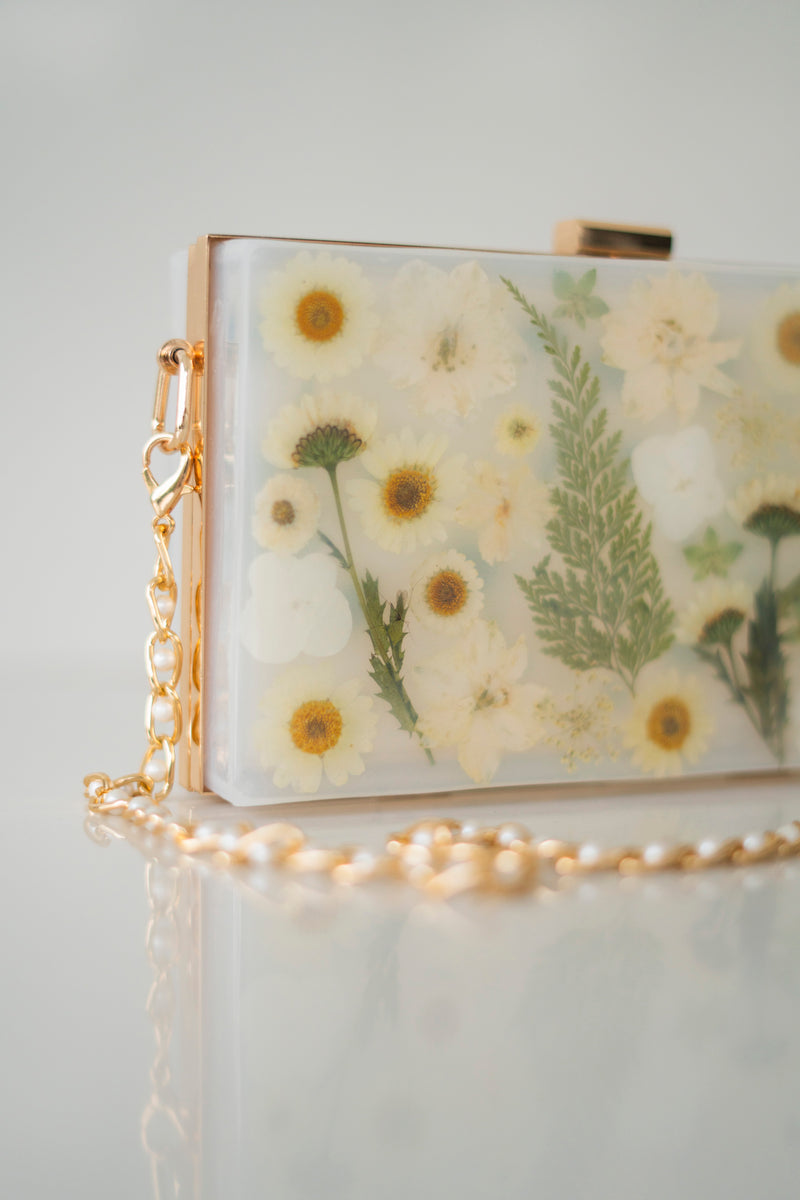 WHITE FLORAL CLUTCH