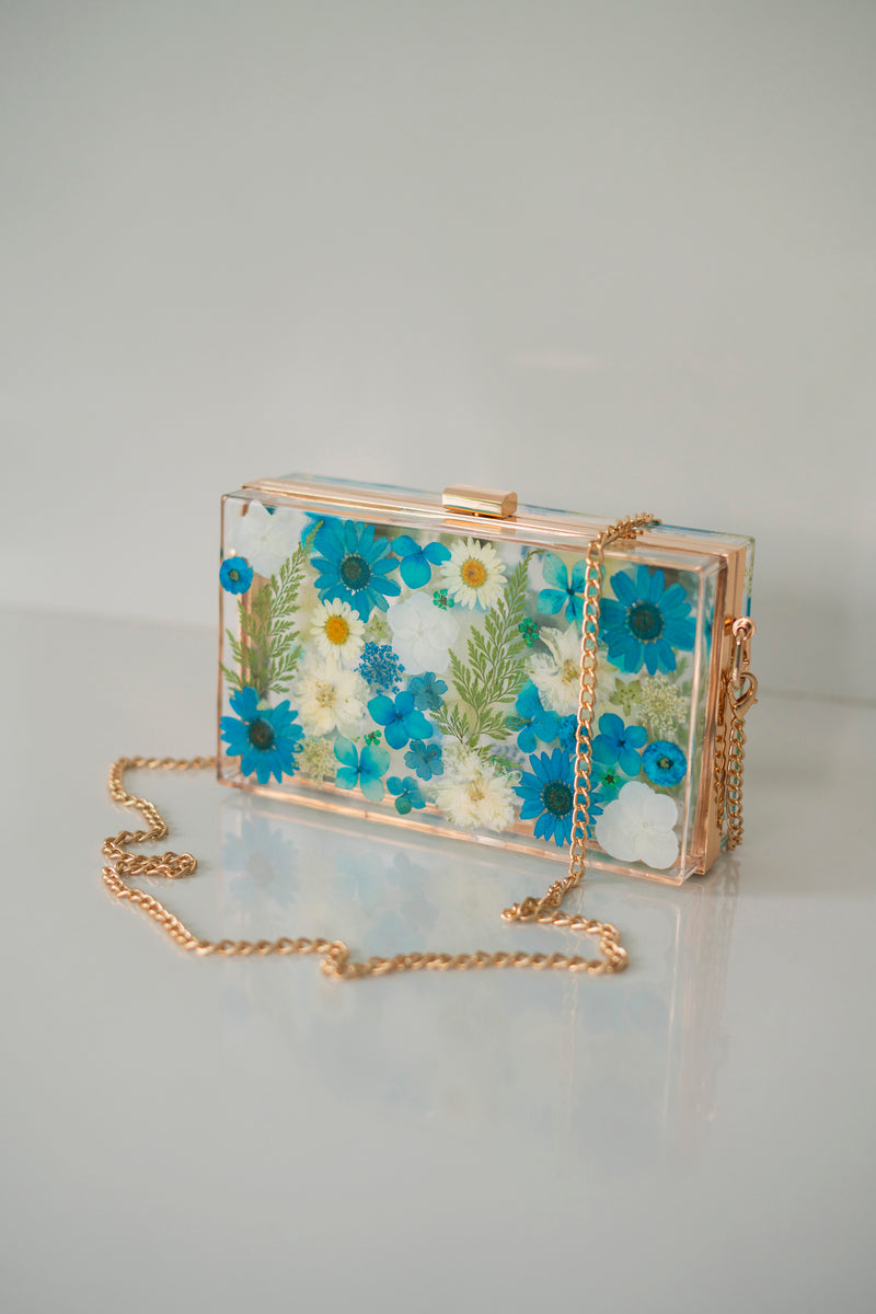 BLUE/WHITE FLORAL CLUTCH