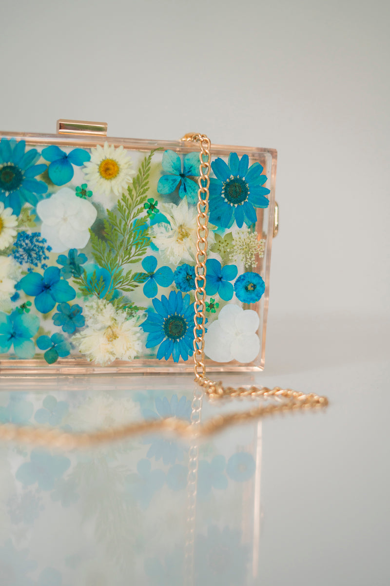 BLUE/WHITE FLORAL CLUTCH