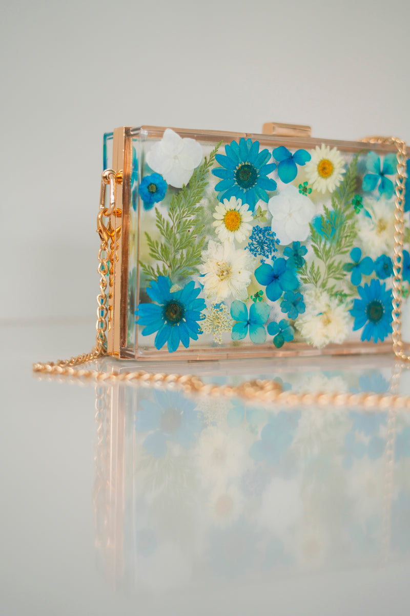 BLUE/WHITE FLORAL CLUTCH