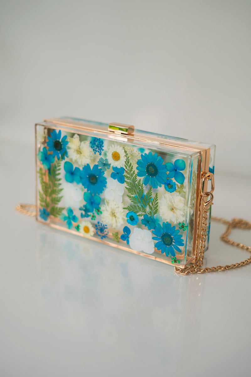 BLUE/WHITE FLORAL CLUTCH