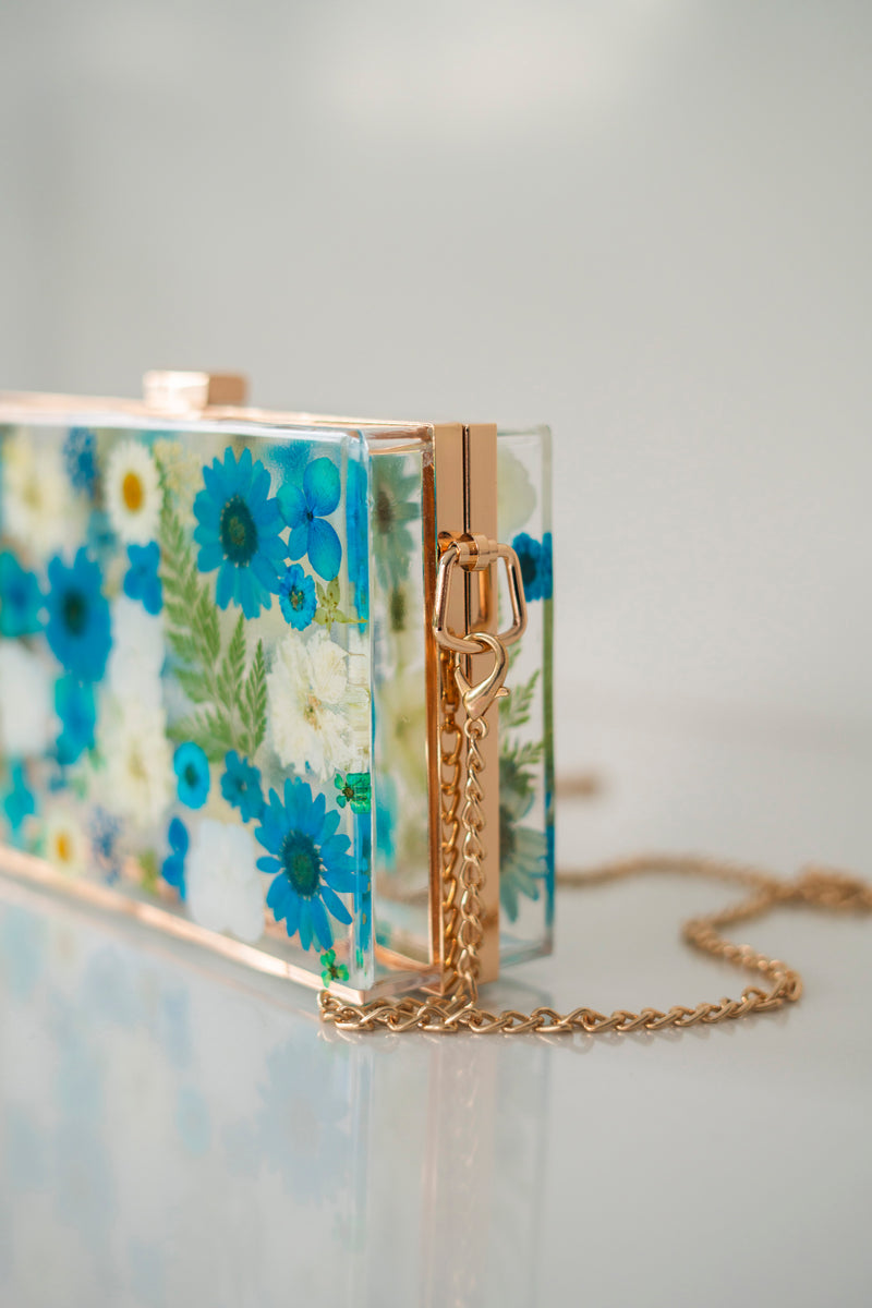 BLUE/WHITE FLORAL CLUTCH