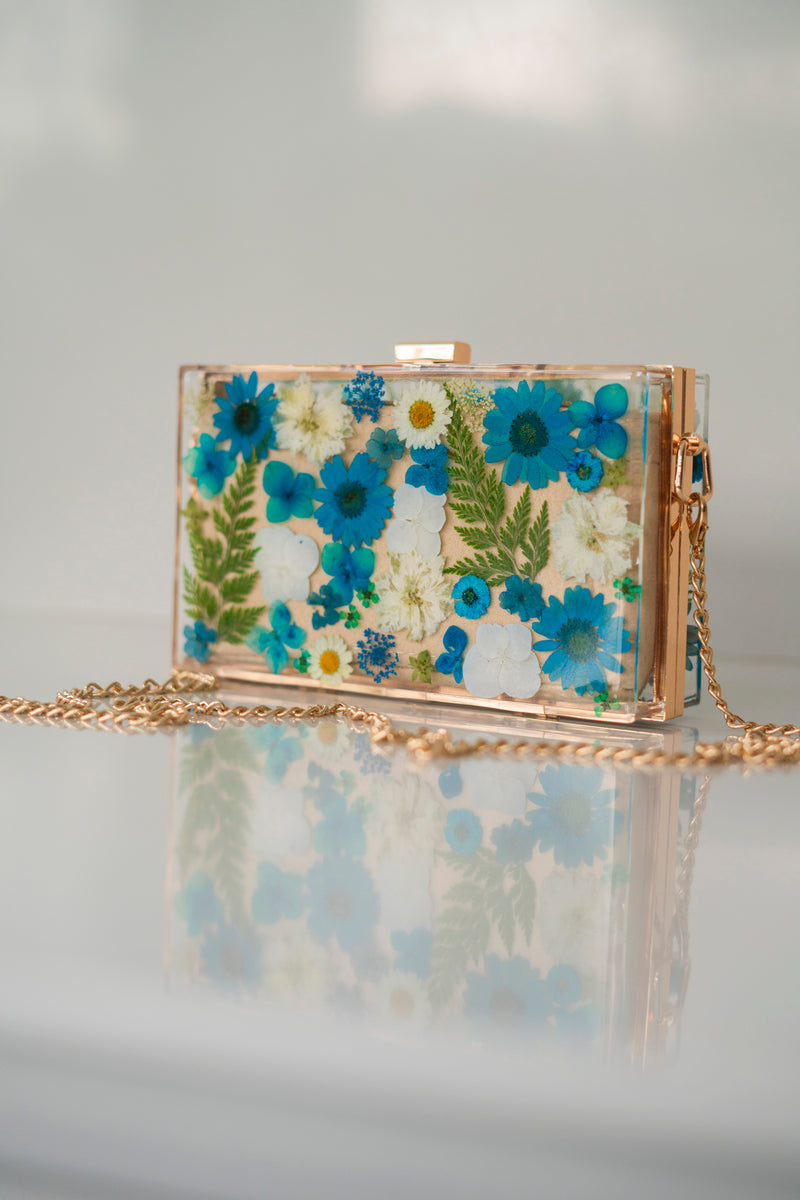 BLUE/WHITE FLORAL CLUTCH