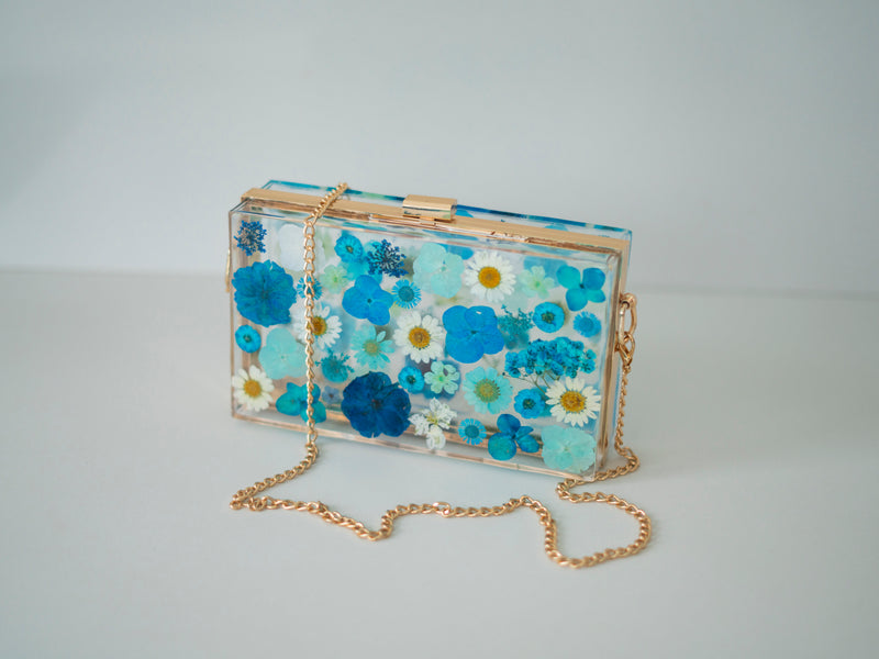 BLUE/WHITE FLORAL CLUTCH