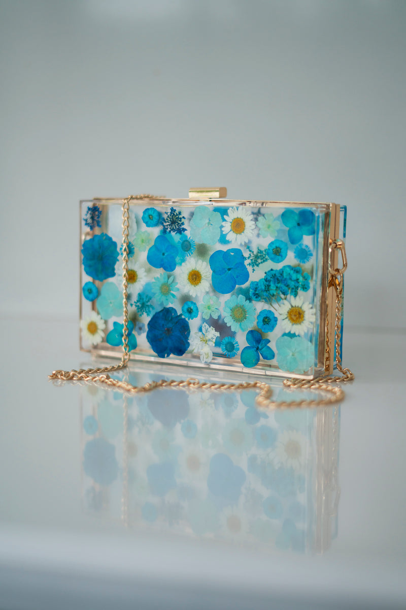 BLUE/WHITE FLORAL CLUTCH