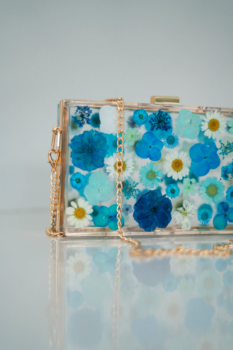 BLUE/WHITE FLORAL CLUTCH