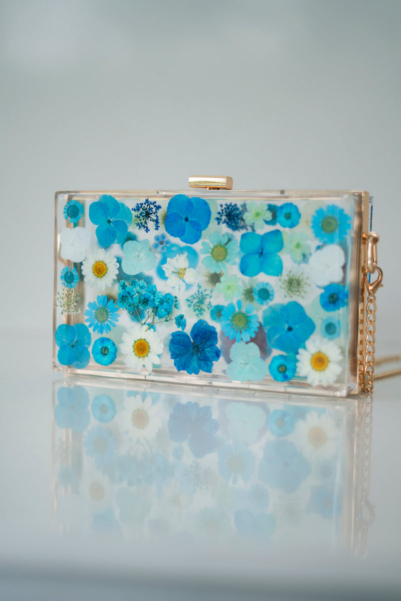 BLUE/WHITE FLORAL CLUTCH