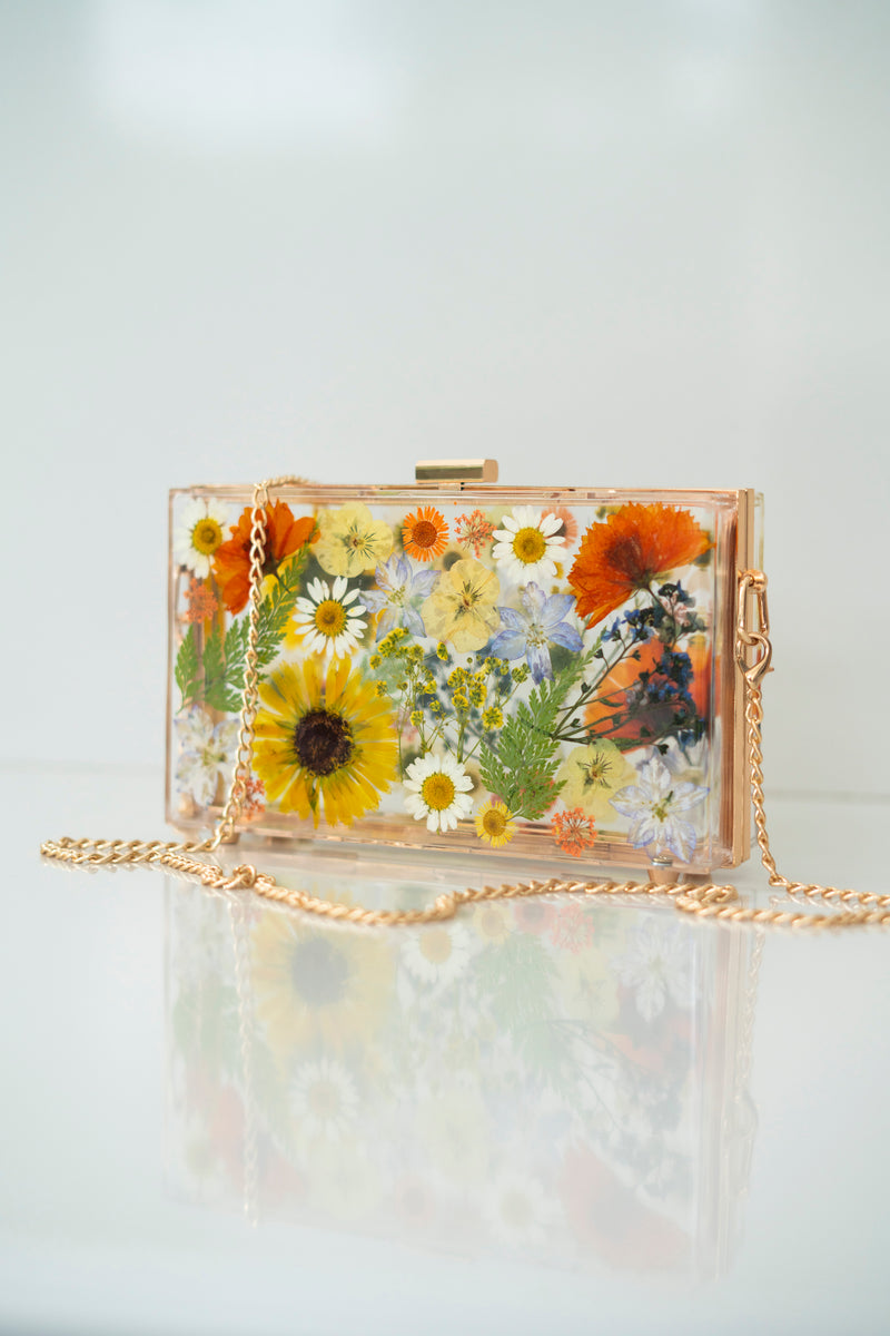 THE ELEGANCE CLUTCH