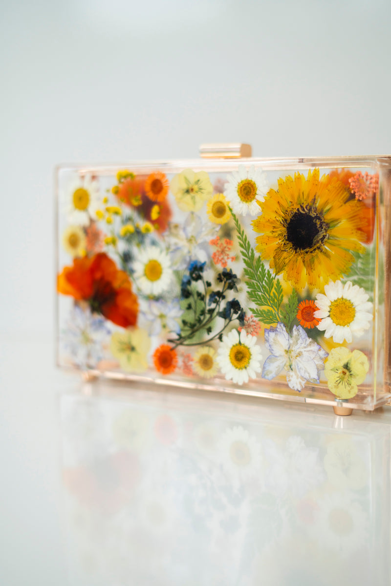 THE ELEGANCE CLUTCH