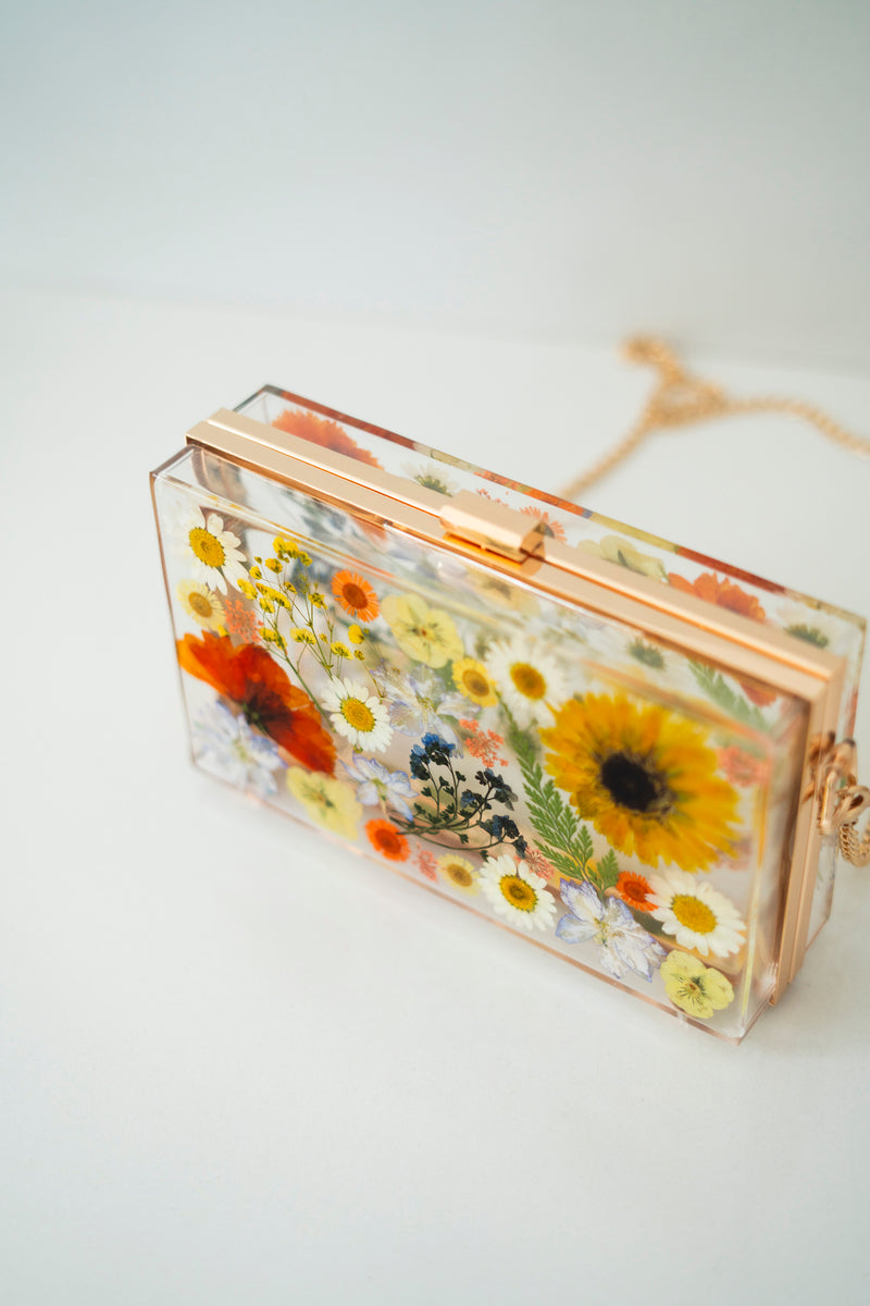 THE ELEGANCE CLUTCH