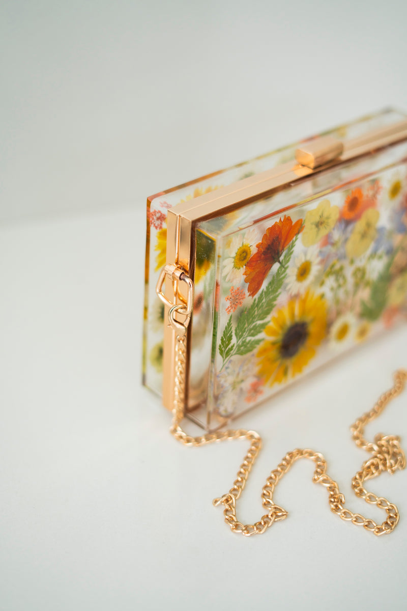 THE ELEGANCE CLUTCH