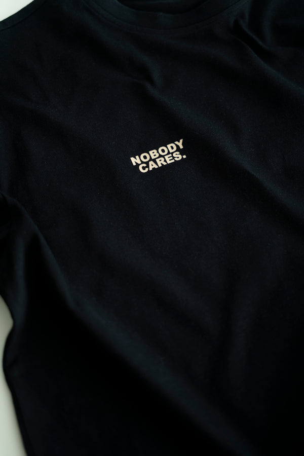 NOBODY CARES. T-SHIRT BLACK