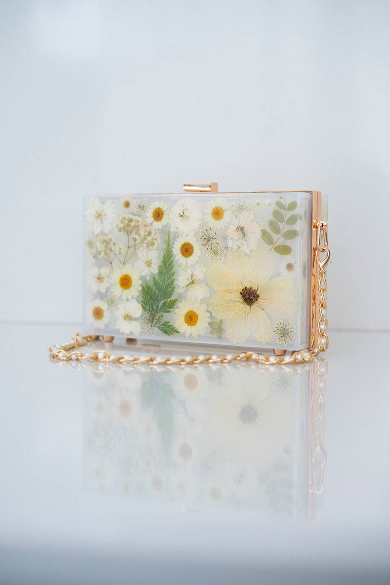 WHITE FLORAL CLUTCH