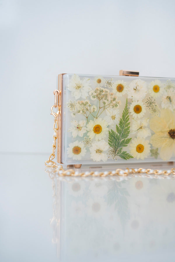 WHITE FLORAL CLUTCH