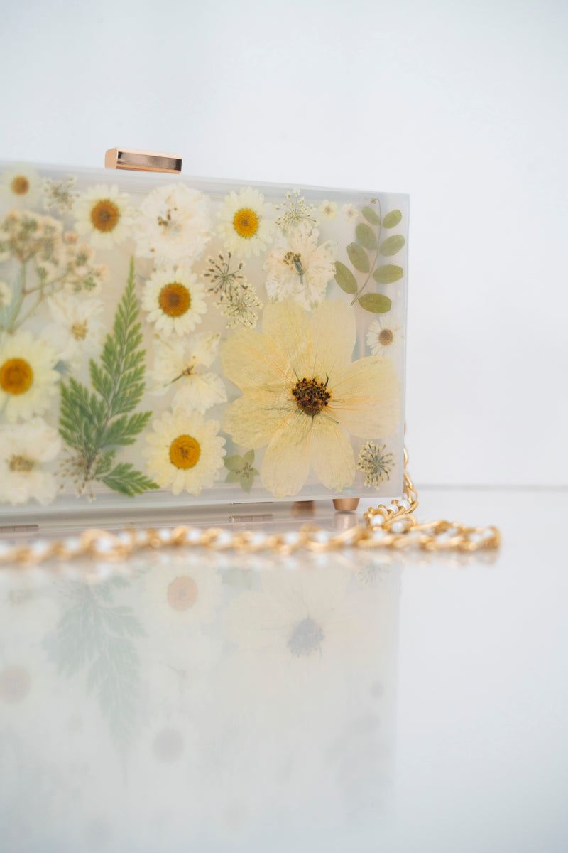 WHITE FLORAL CLUTCH