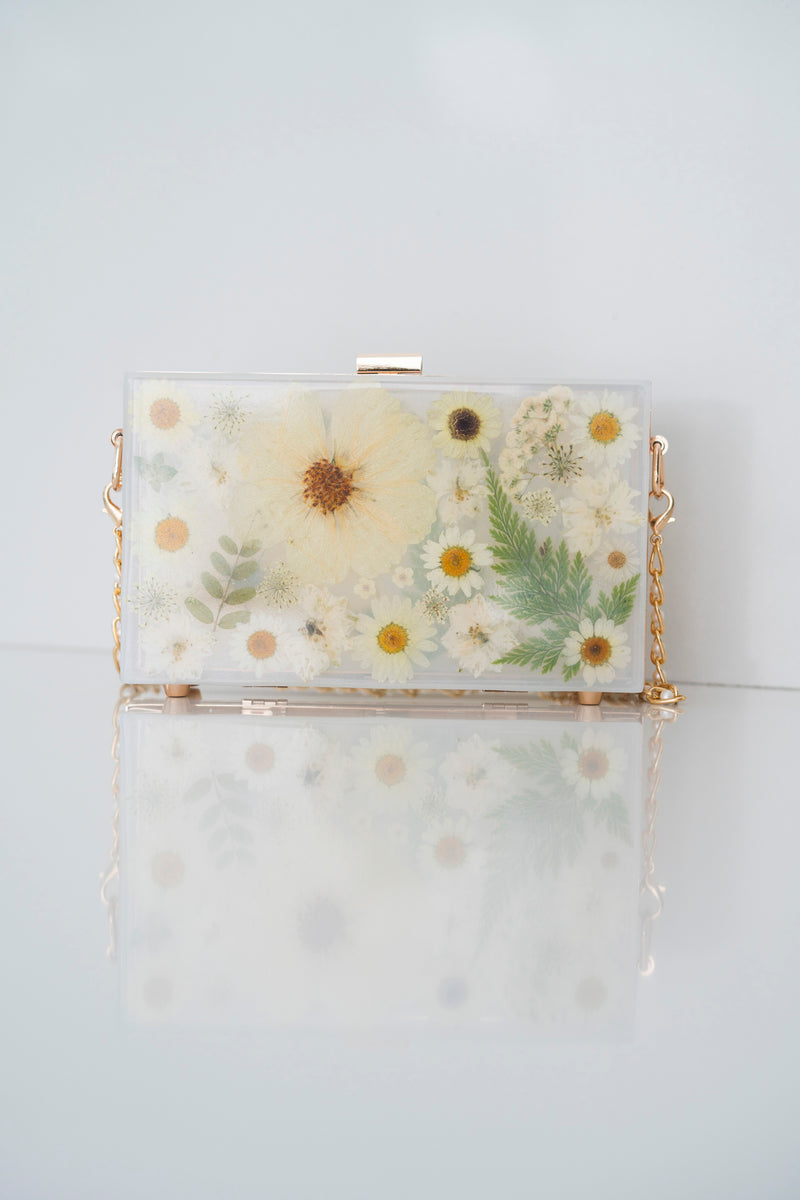 WHITE FLORAL CLUTCH