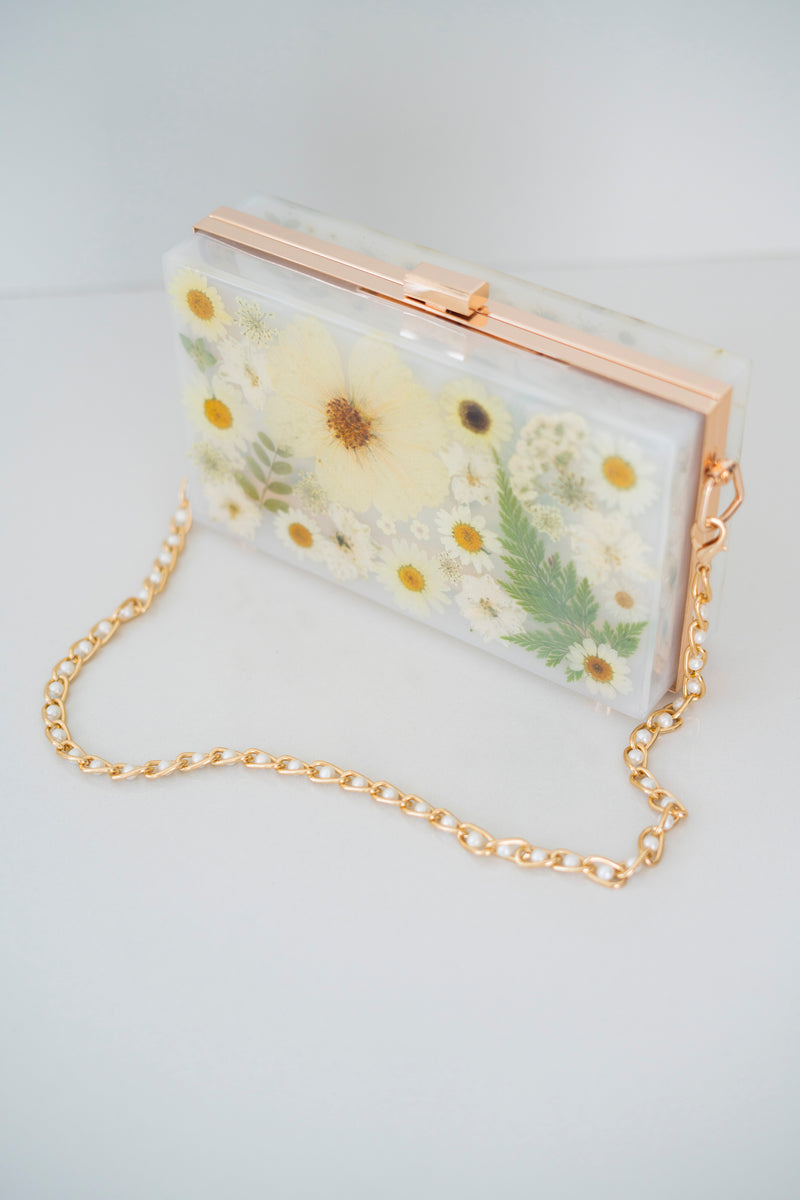 WHITE FLORAL CLUTCH