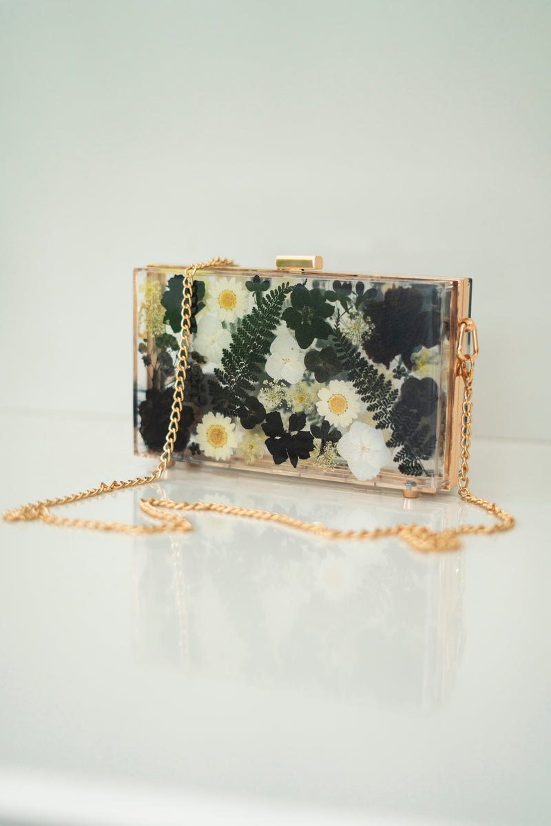 BLACK/WHITE FLORAL CLUTCH