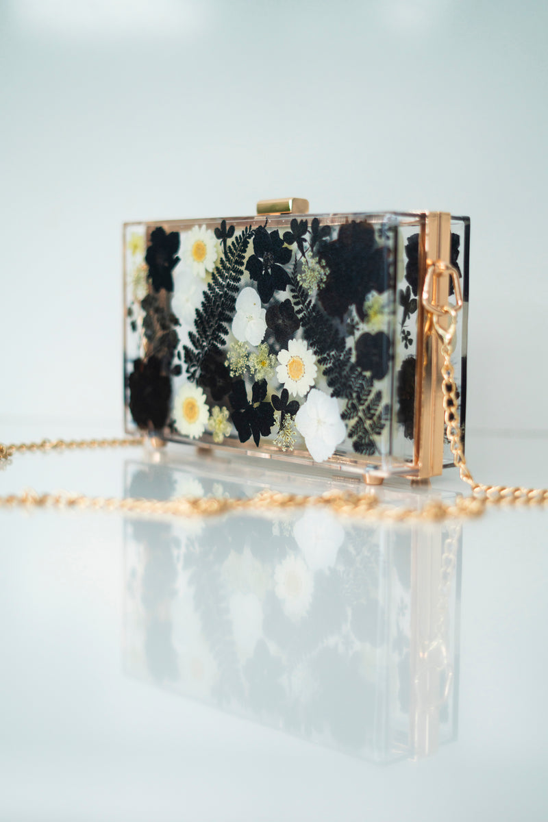 BLACK/WHITE FLORAL CLUTCH
