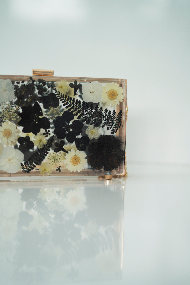 BLACK/WHITE FLORAL CLUTCH