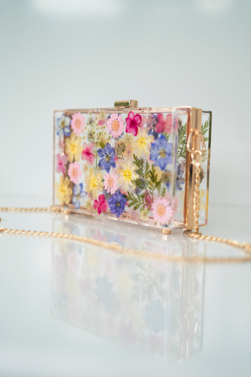 PASTEL LOVE FLORAL CLUTCH