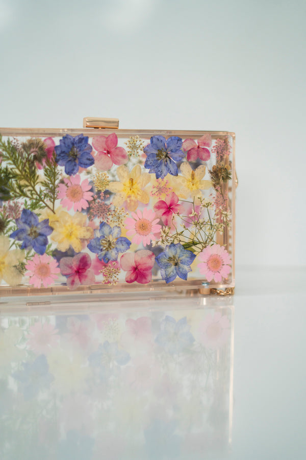 PASTEL LOVE FLORAL CLUTCH