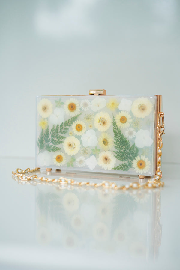 WHITE FLORAL CLUTCH