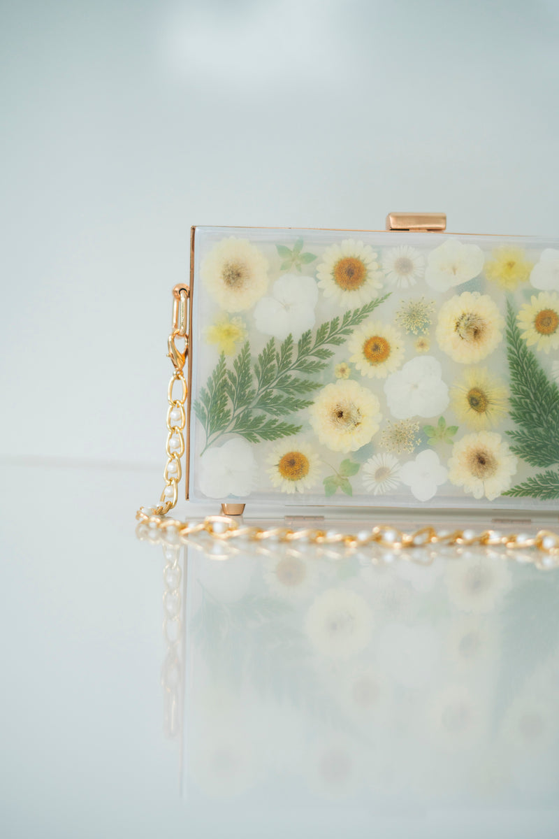 WHITE FLORAL CLUTCH