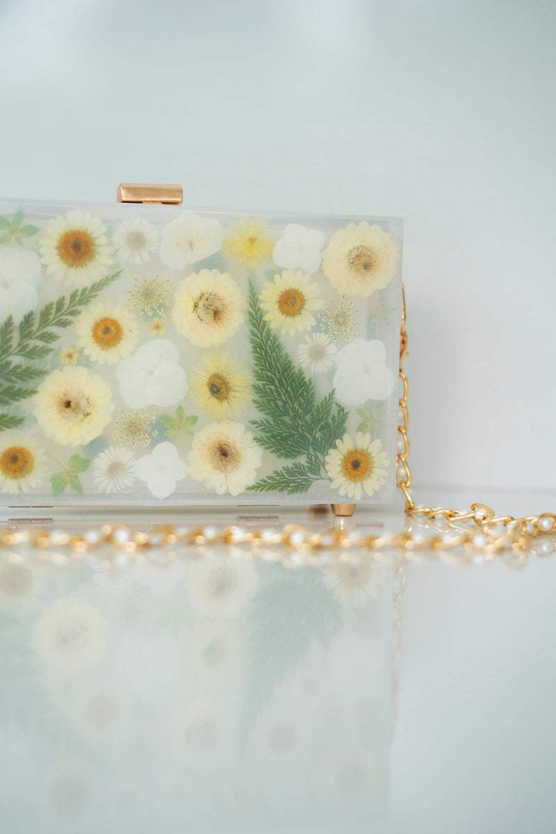 WHITE FLORAL CLUTCH