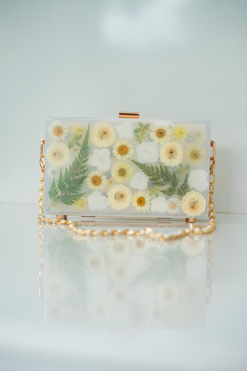 WHITE FLORAL CLUTCH