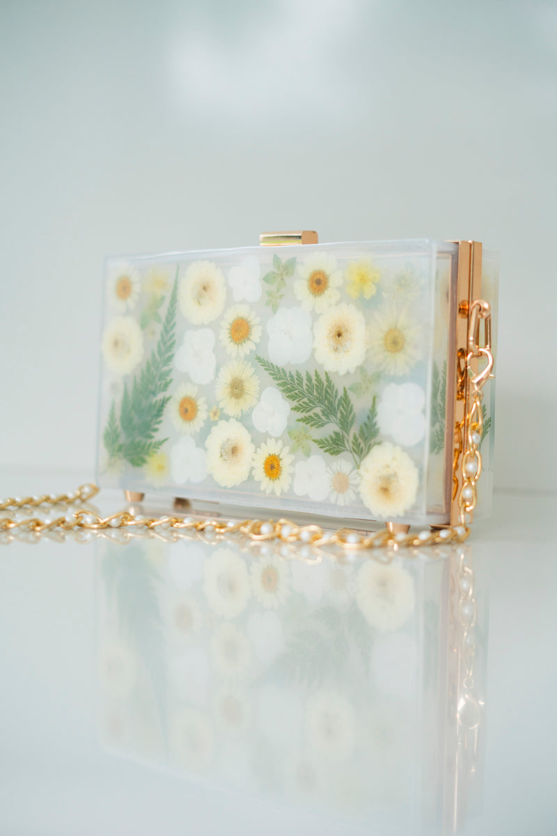 WHITE FLORAL CLUTCH