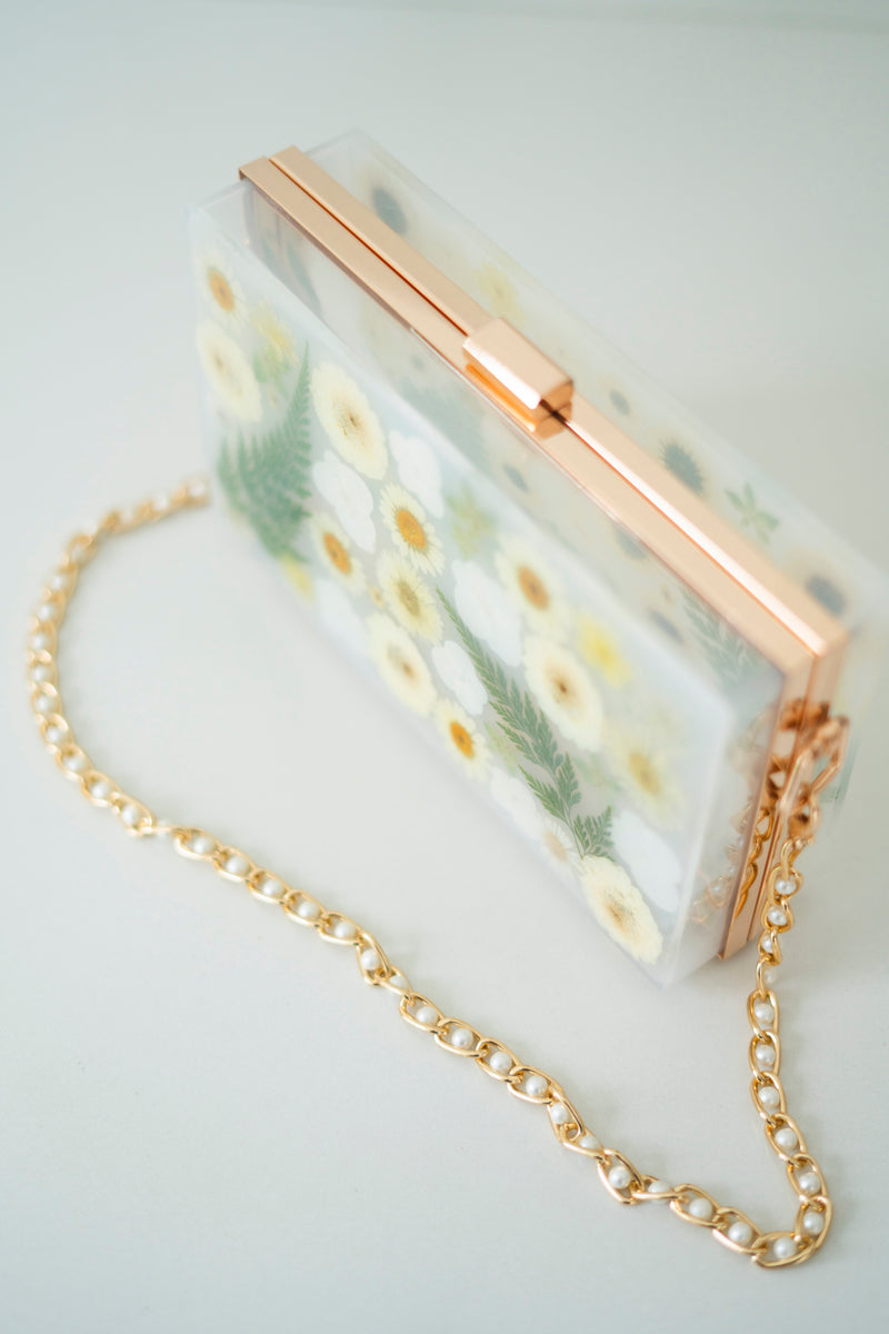 WHITE FLORAL CLUTCH