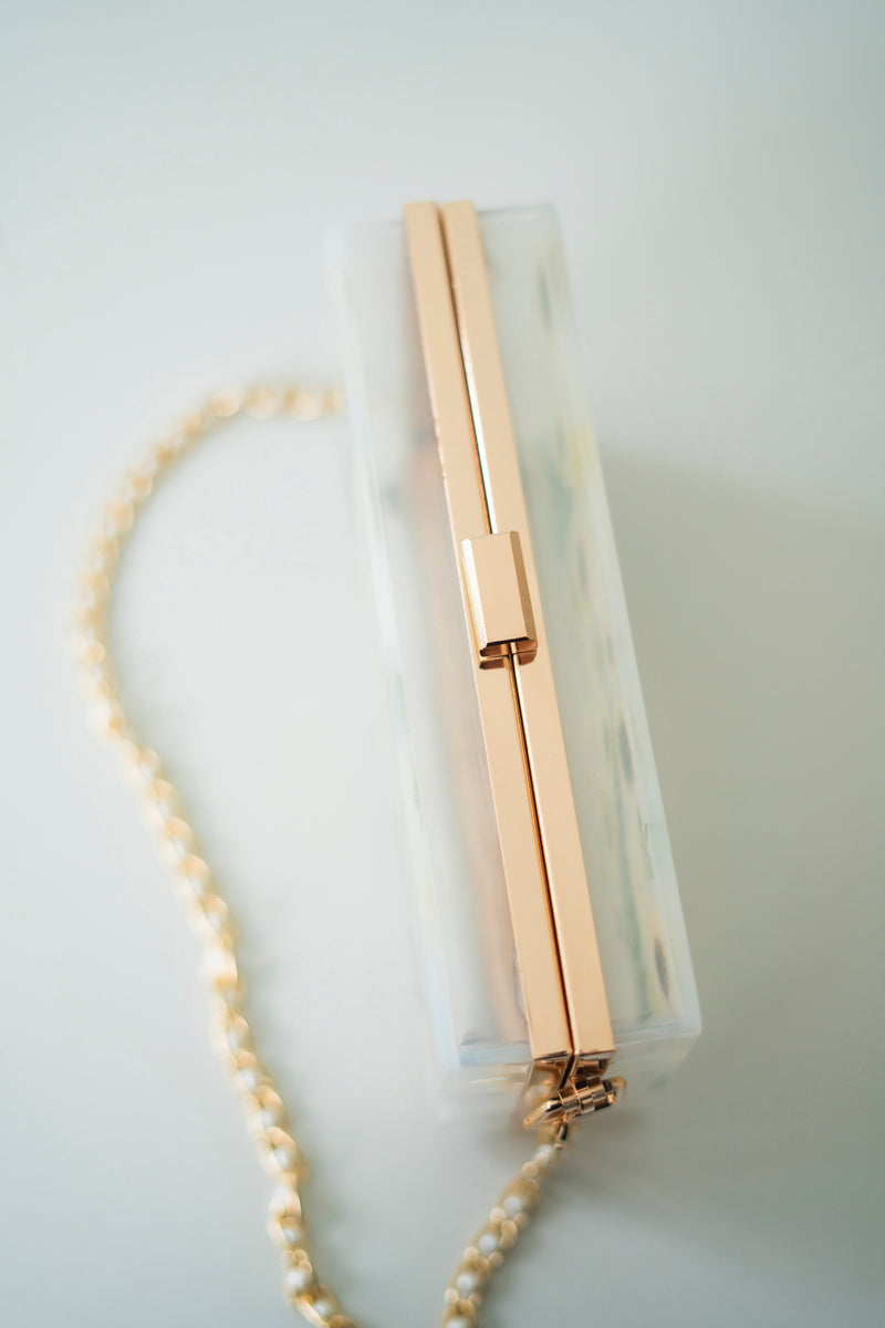 WHITE FLORAL CLUTCH