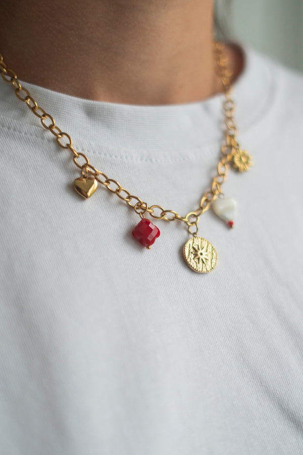 MEDALLION NECKLACE