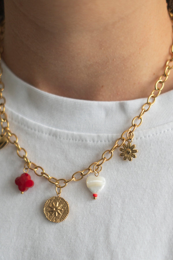 MEDALLION NECKLACE