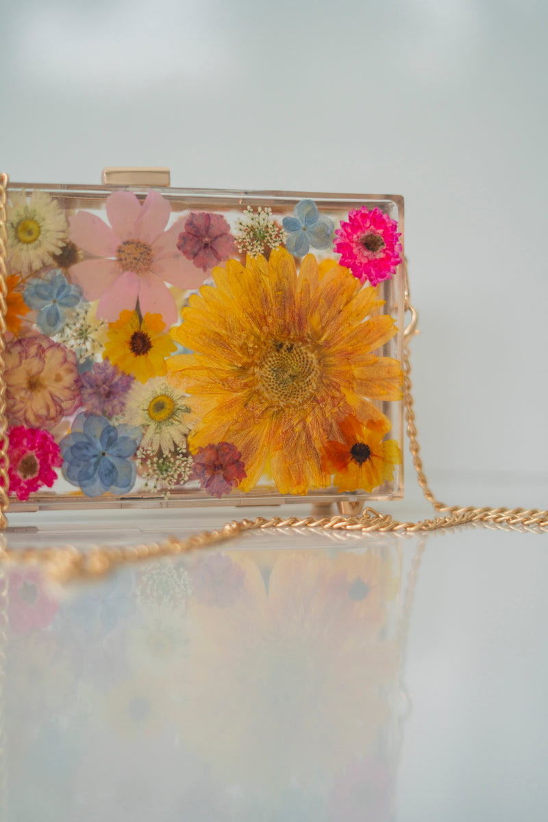MIRACLE GARDEN FLORAL CLUTCH