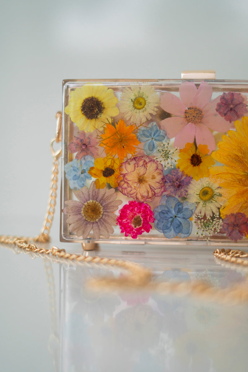 MIRACLE GARDEN FLORAL CLUTCH