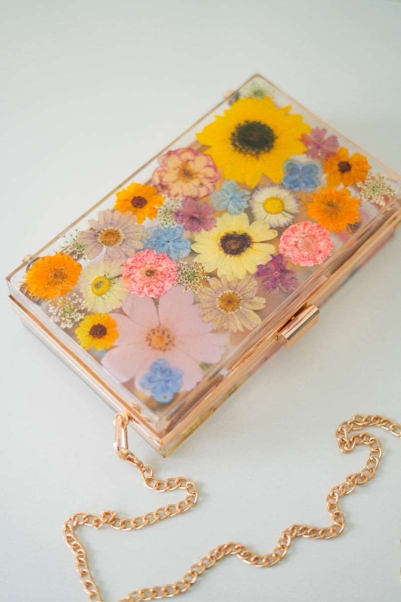 MIRACLE GARDEN FLORAL CLUTCH