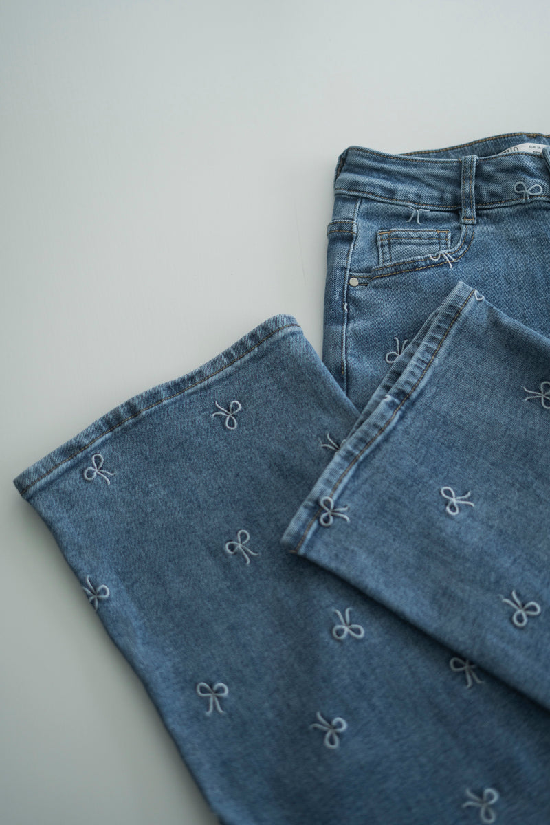 EMBROIDERED BOW JEANS