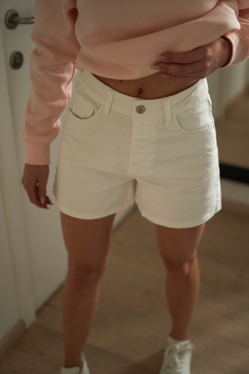 WHITE SHORT