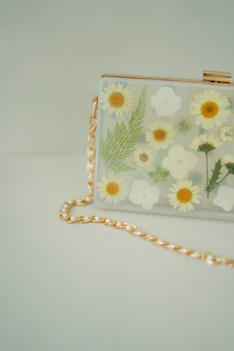 WHITE FLORAL CLUTCH