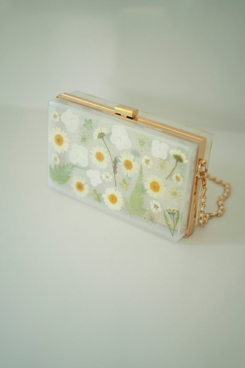 WHITE FLORAL CLUTCH